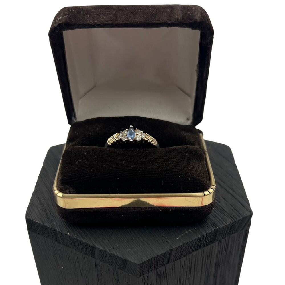 Vintage Gold Tone‎ Ring Blue & Clear Cubic Zirconia Filigree Ring Size 8.5